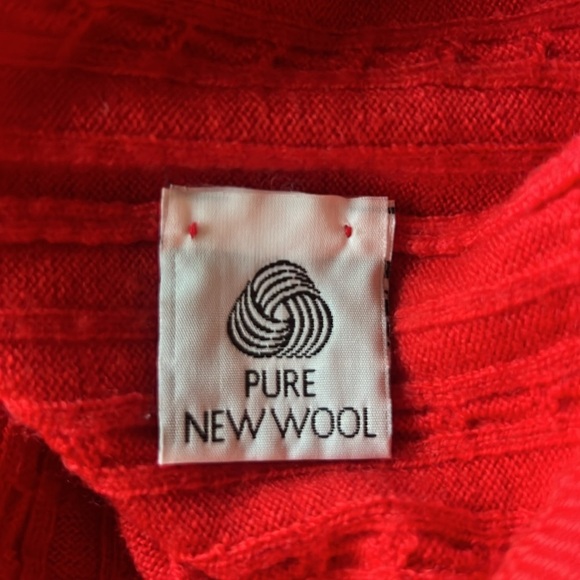 Vintage Burberry Made in England 100% Pure Wool Cableknit Crewneck Cardigan Red - Picture 6 of 10